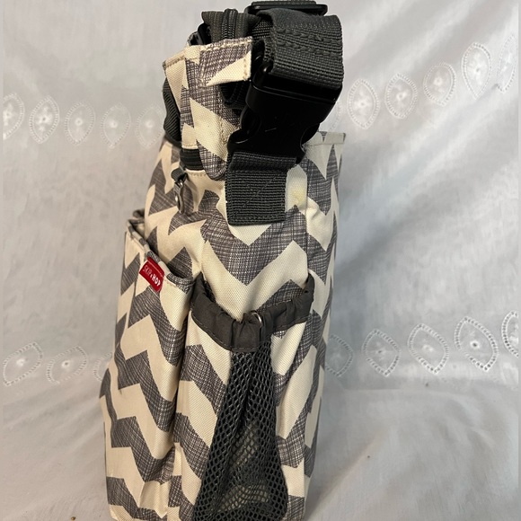 Skip Hop Duo Signature Diaper Bag, Chevron - Picture 9 of 11
